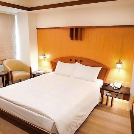 Kao Yuan Hotel - Zhong Zheng Taichung Exteriör bild