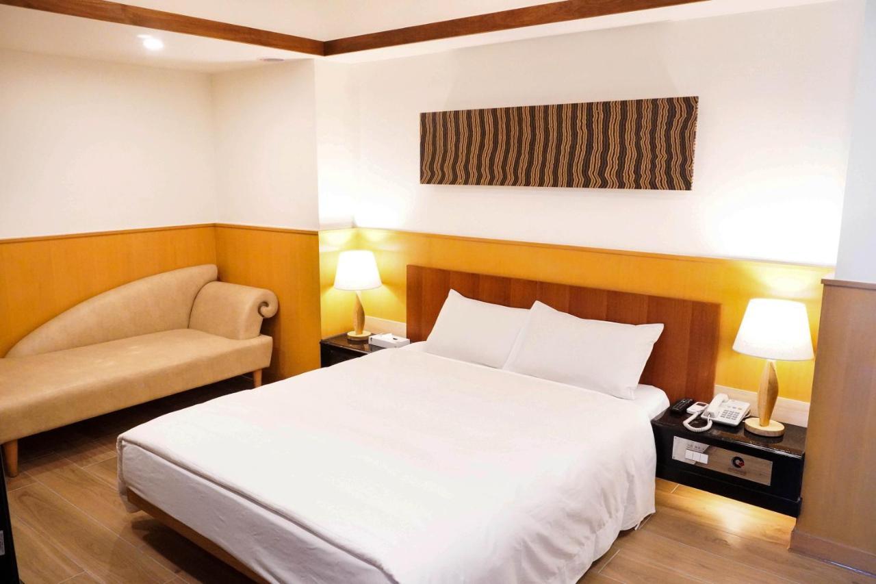 Kao Yuan Hotel - Zhong Zheng Taichung Exteriör bild
