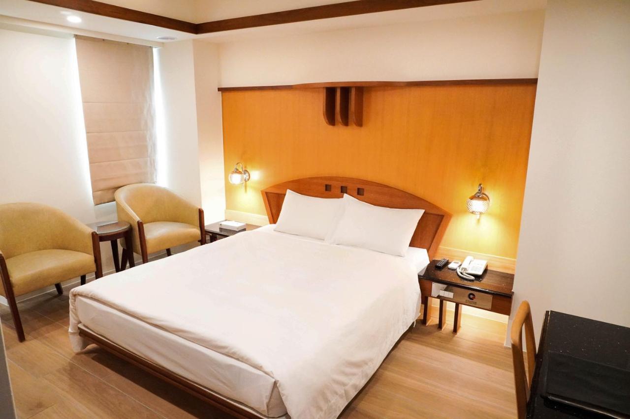 Kao Yuan Hotel - Zhong Zheng Taichung Exteriör bild