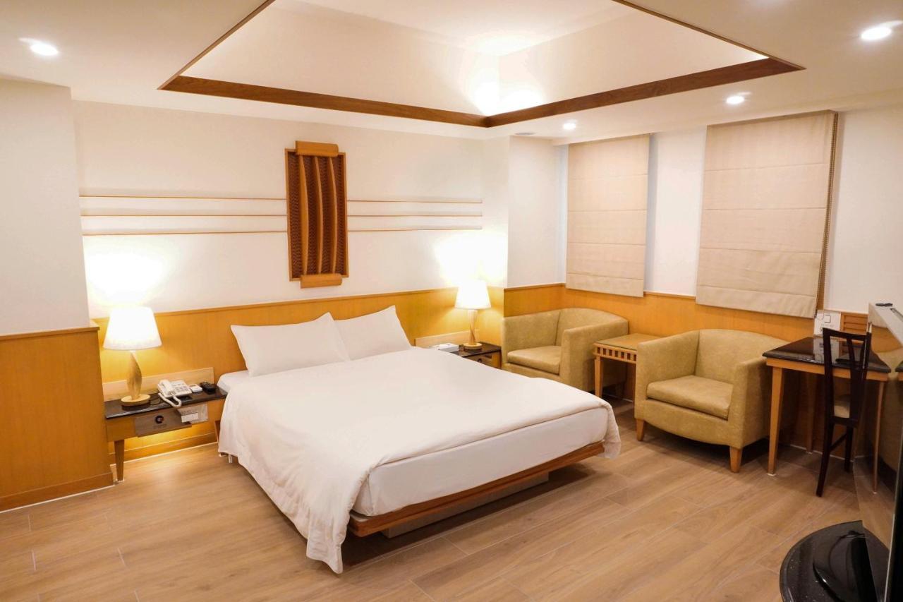 Kao Yuan Hotel - Zhong Zheng Taichung Exteriör bild