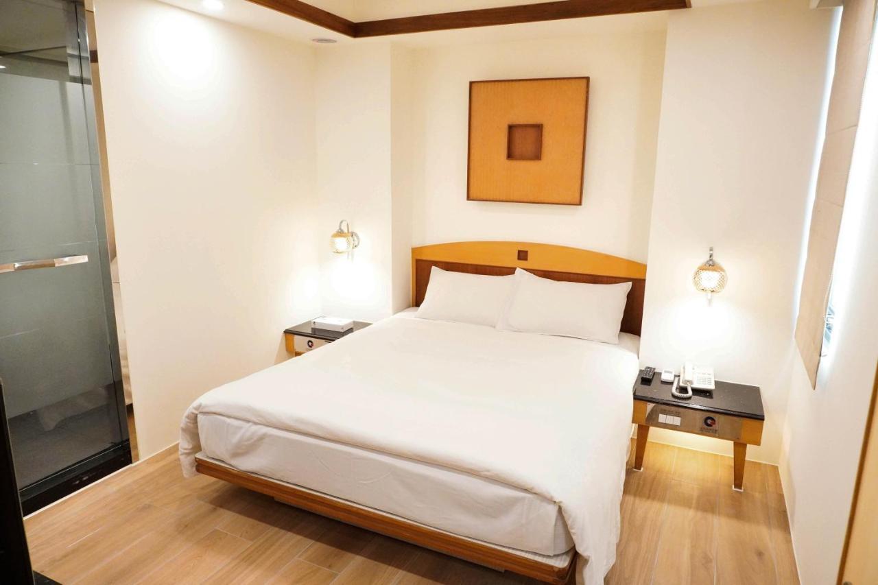 Kao Yuan Hotel - Zhong Zheng Taichung Exteriör bild