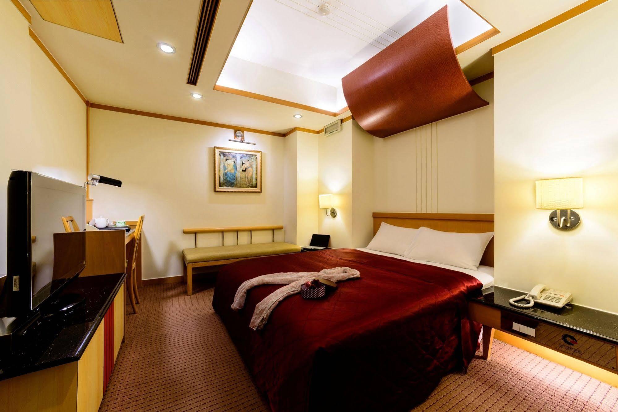 Kao Yuan Hotel - Zhong Zheng Taichung Exteriör bild