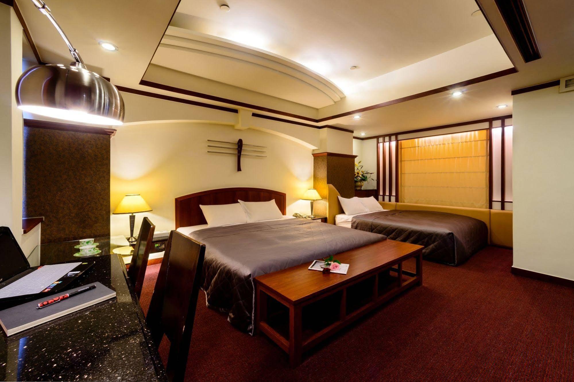 Kao Yuan Hotel - Zhong Zheng Taichung Exteriör bild