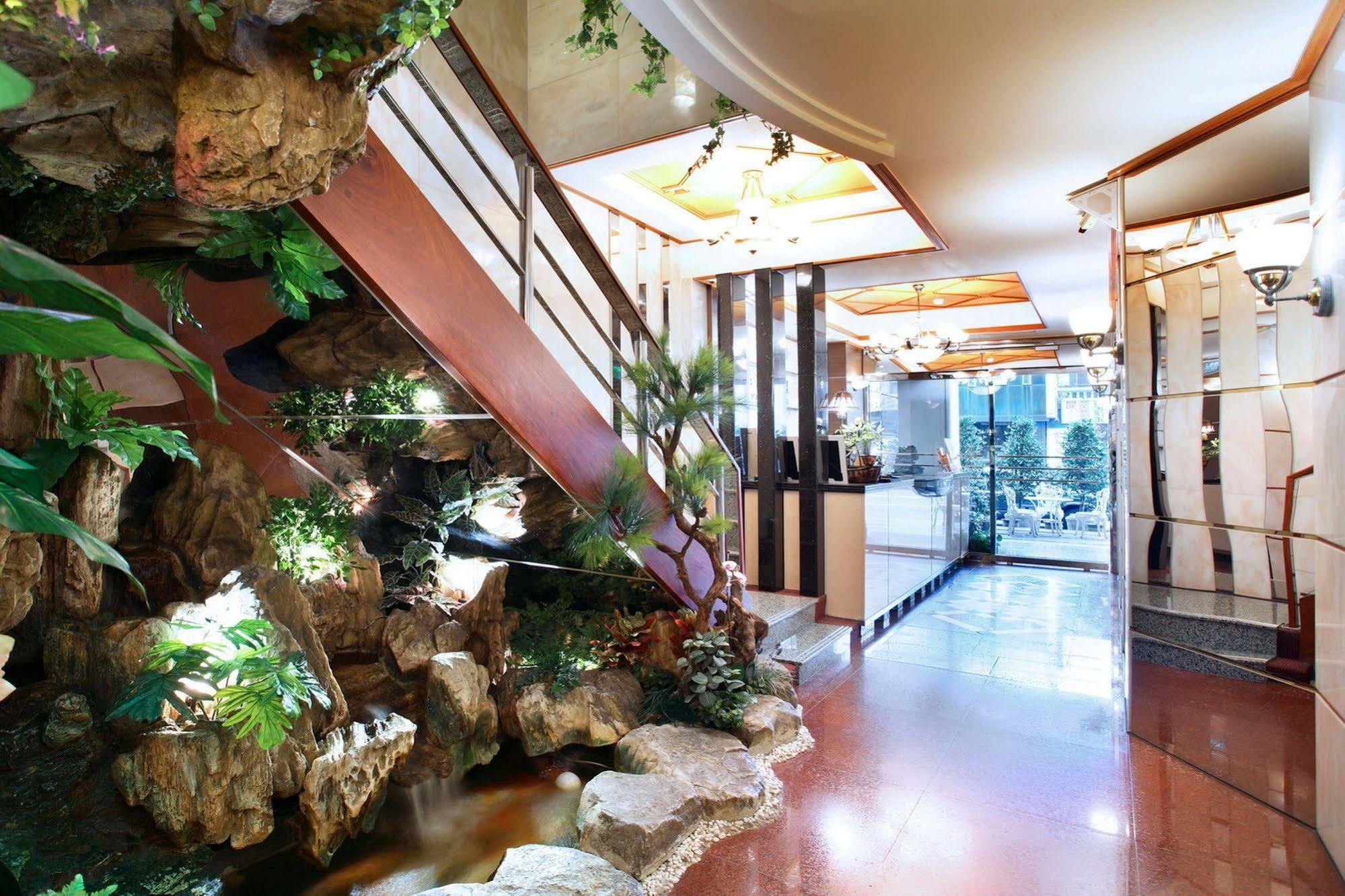 Kao Yuan Hotel - Zhong Zheng Taichung Exteriör bild