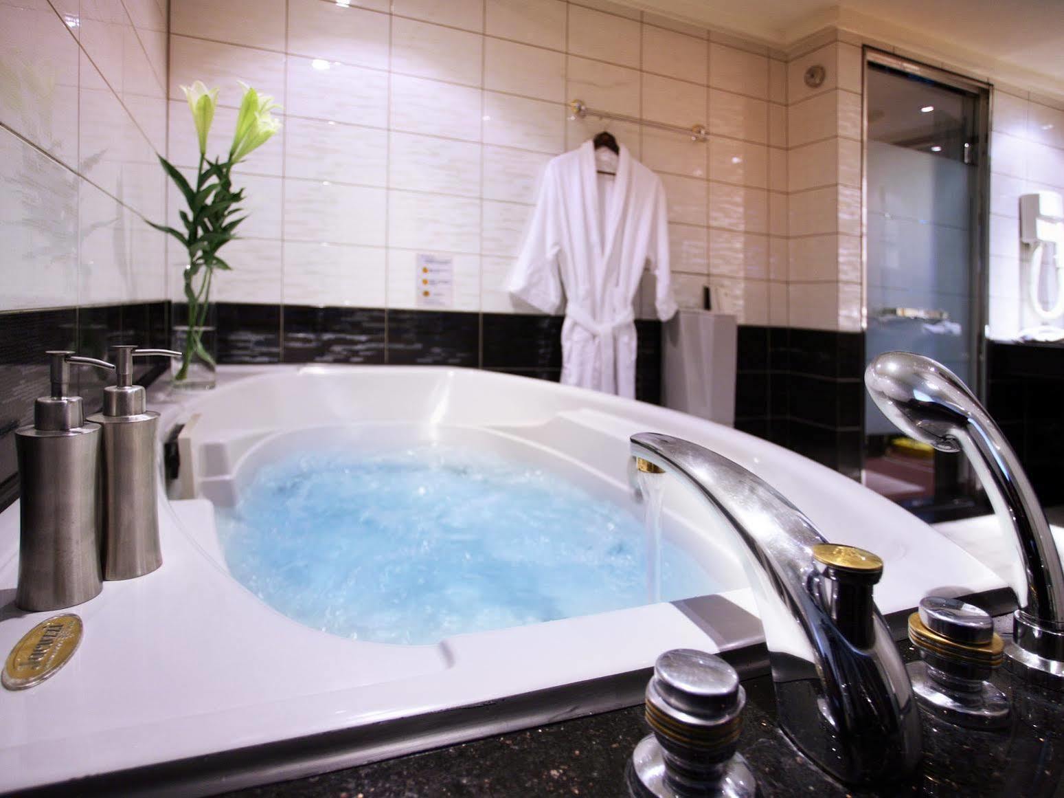 Kao Yuan Hotel - Zhong Zheng Taichung Exteriör bild